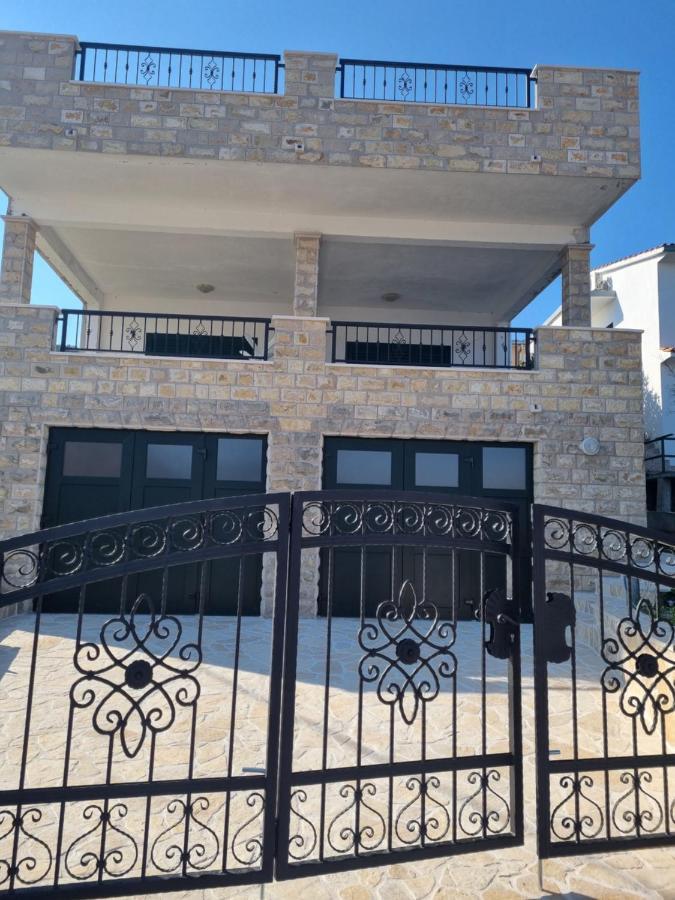 Apartmani Tamaris Vinišće エクステリア 写真