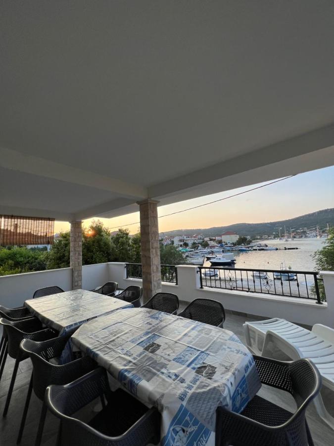 Apartmani Tamaris Vinišće エクステリア 写真