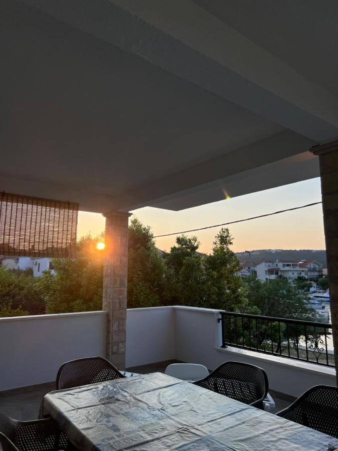 Apartmani Tamaris Vinišće エクステリア 写真