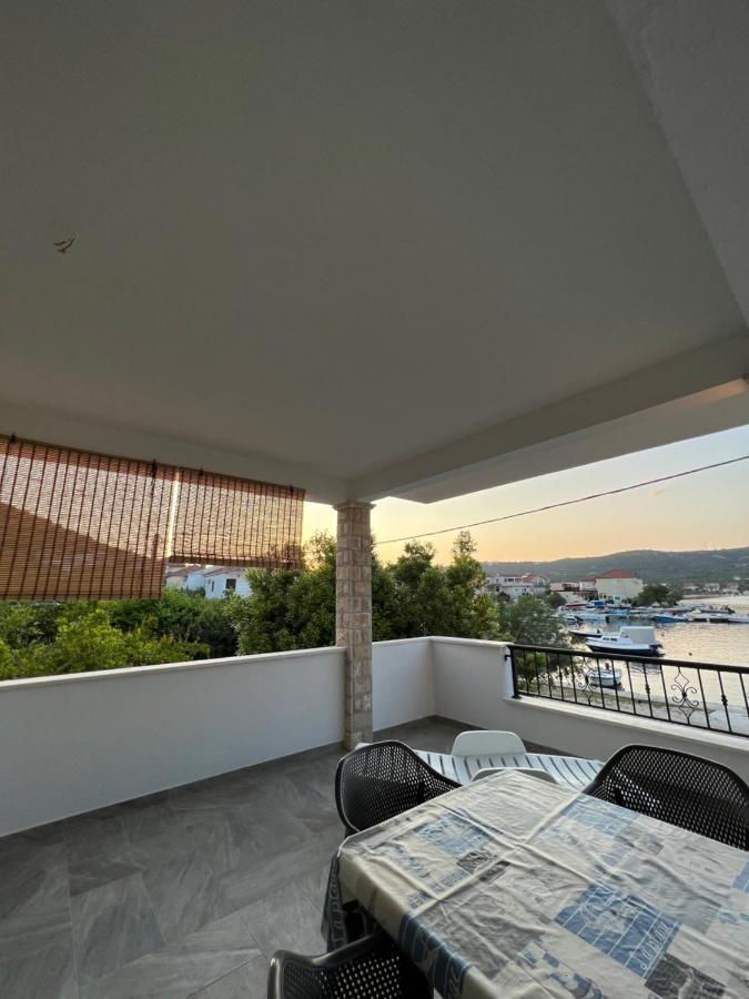 Apartmani Tamaris Vinišće エクステリア 写真