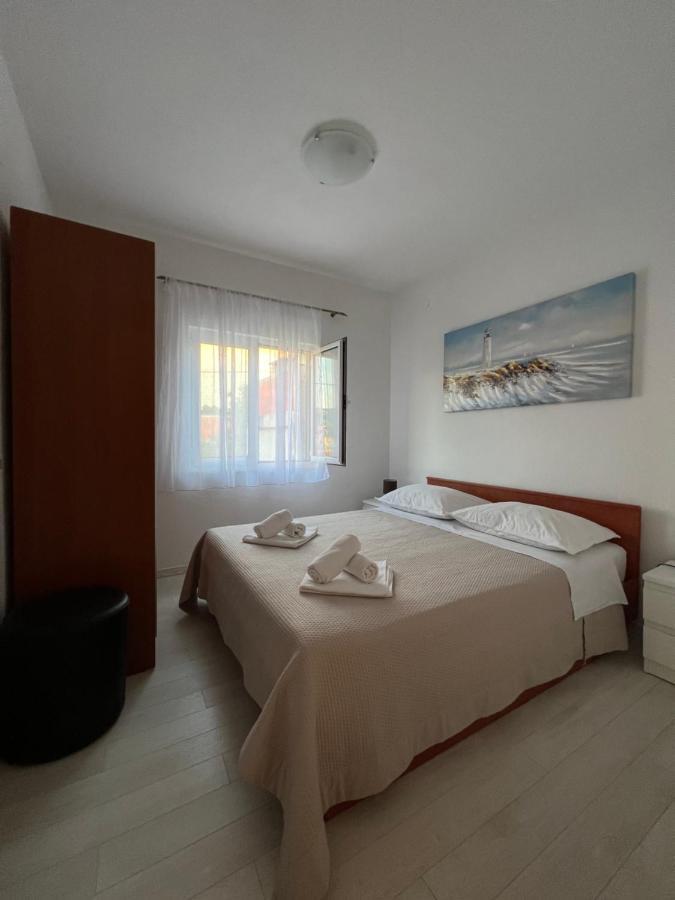 Apartmani Tamaris Vinišće エクステリア 写真