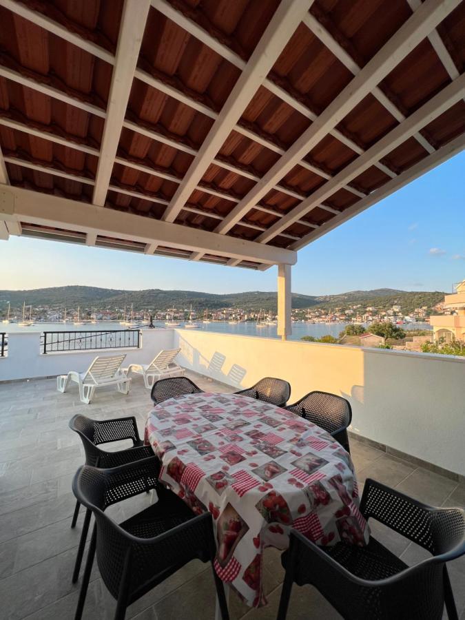Apartmani Tamaris Vinišće エクステリア 写真